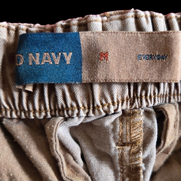 Old Navy Women's Tan Shorts Size Med - Picture 4 of 6